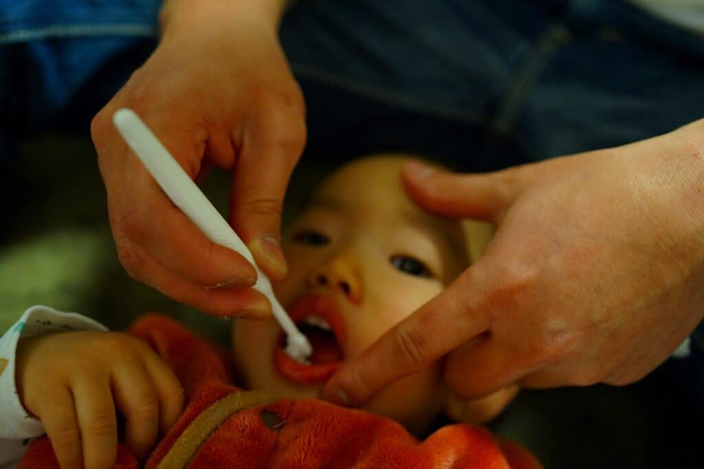 歯科医監修 赤ちゃんの歯磨きはいつから やり方やポイントを紹介 はいチーズ Clip