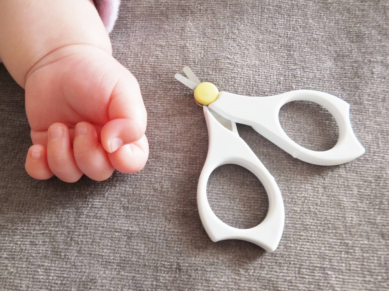 赤ちゃんの爪切りの選び方、利用方法と注意点！　はさみ、てこ型、やすりの特徴やおすすめ6選も紹介