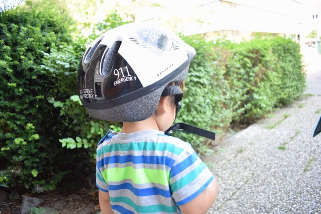 子供用の自転車向けヘルメットはいつから着用するのか