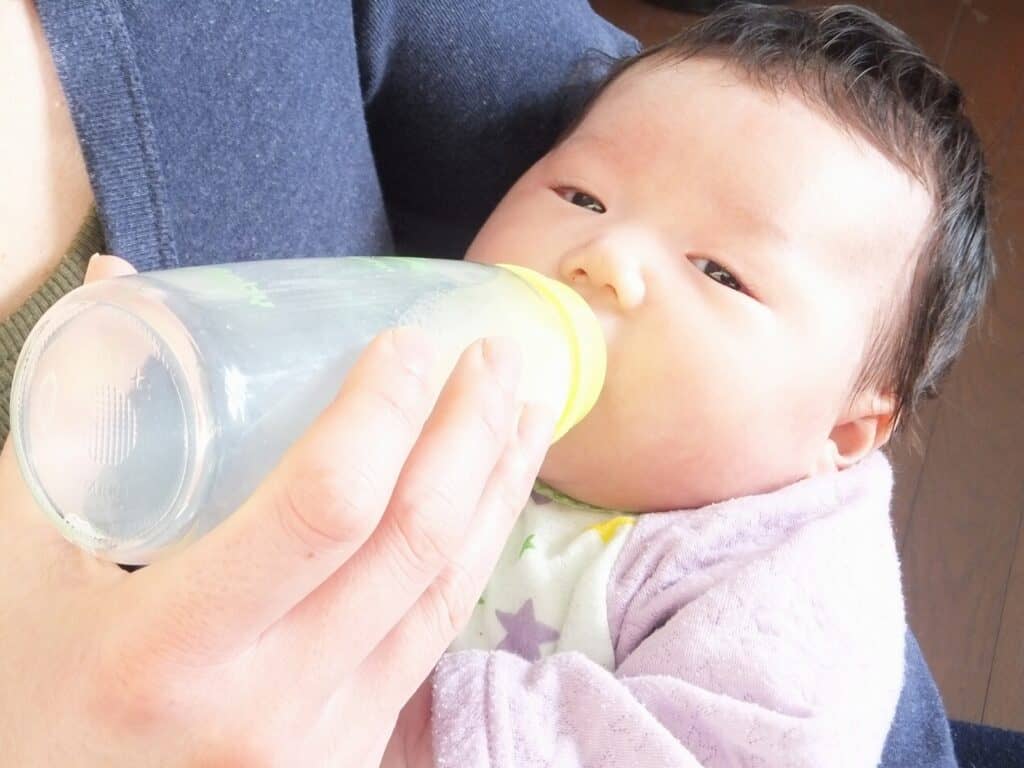 完全粉ミルク育児は栄養不足、免疫力不足になる？