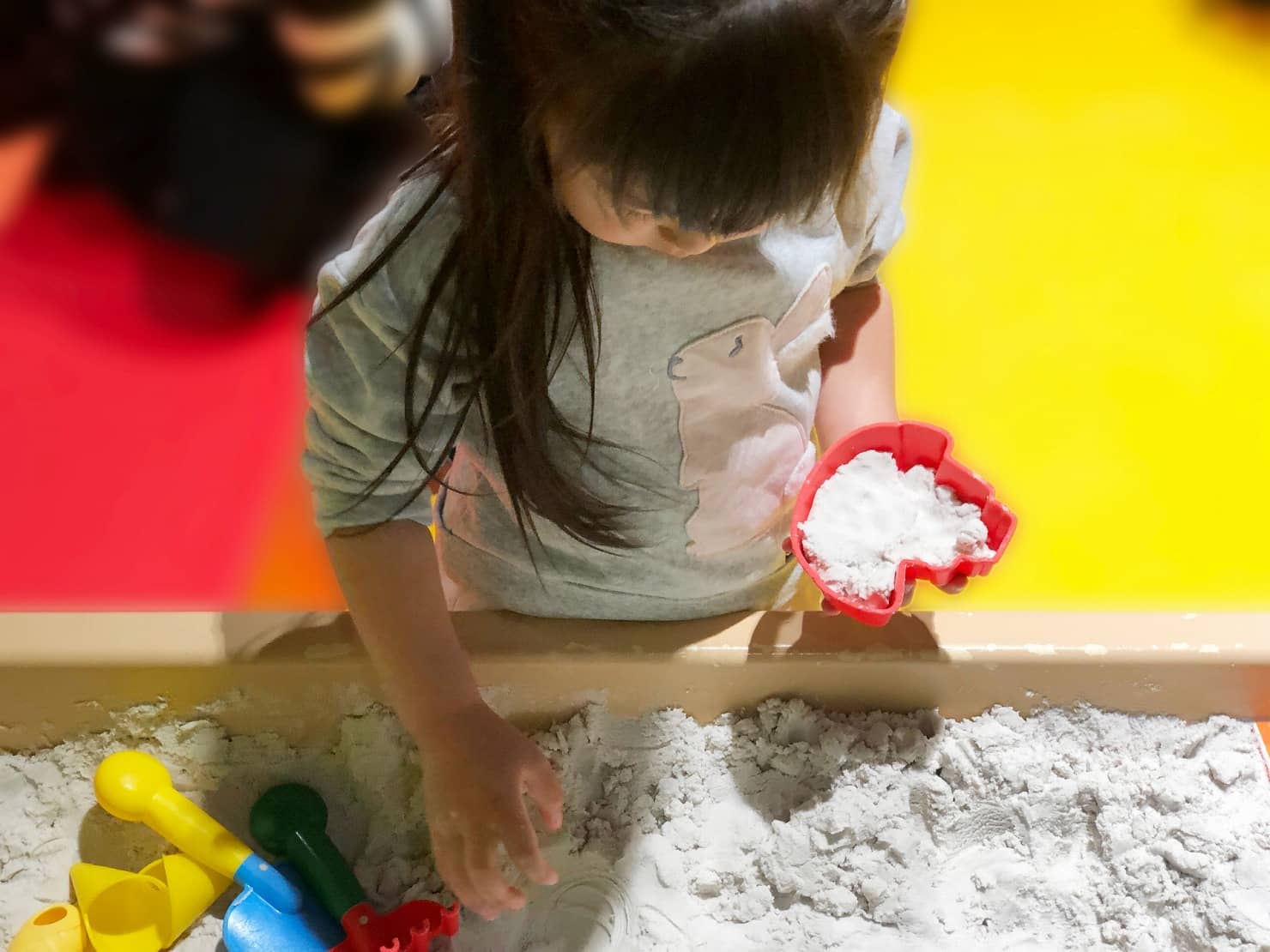 砂遊びが子供に与えるメリットを紹介！ 砂遊びデビューはいつ、何歳からがおすすめ？ はいチーズ！clip