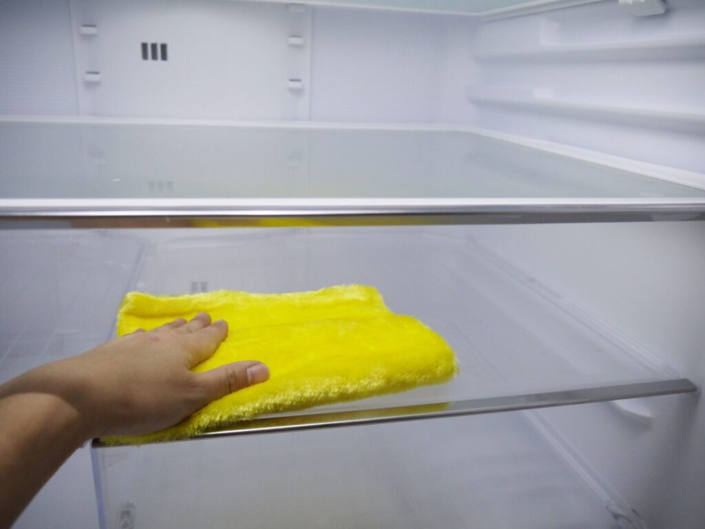 冷蔵庫を掃除する手順