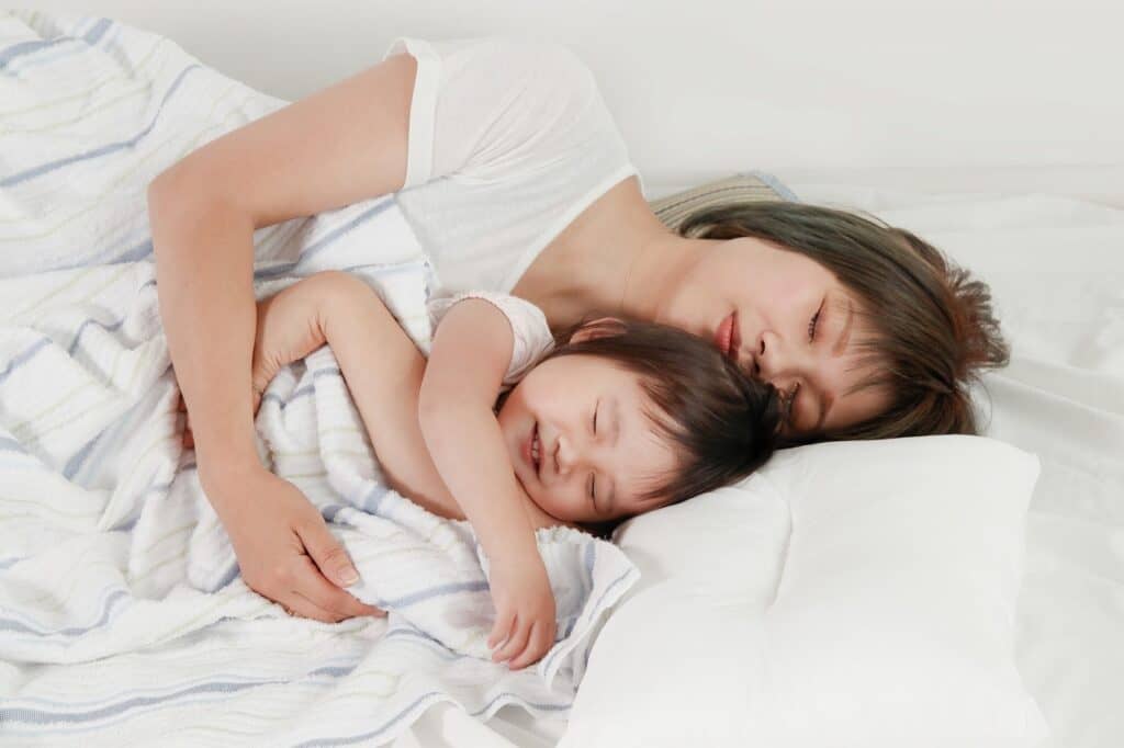 2歳児の寝かしつけは大変 うまく寝かしつける方法とコツを紹介 はいチーズ Clip