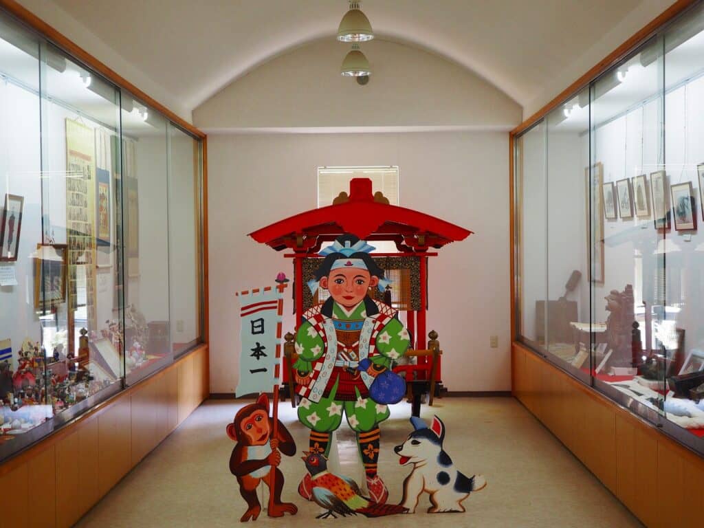 桃太郎神社には桃太郎にまつわる宝物館もあり