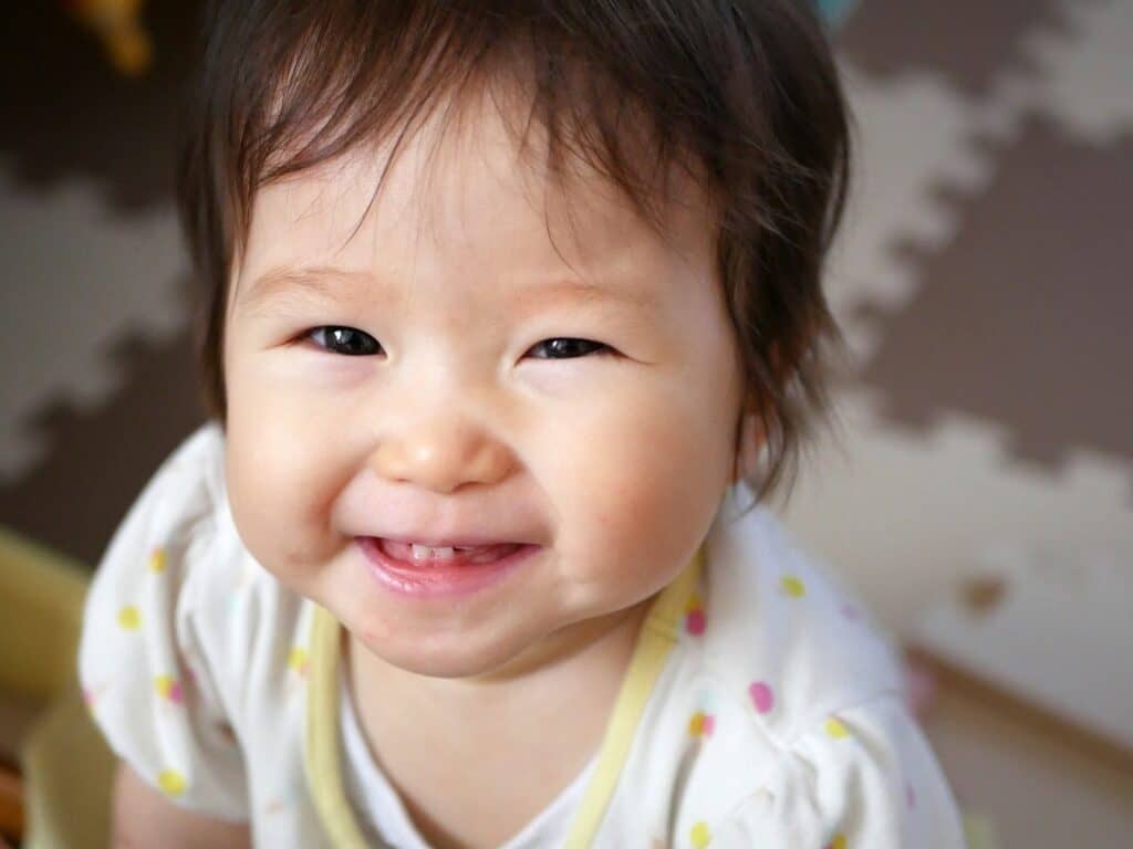 子供 赤ちゃん も虫歯になる 乳歯が虫歯になる原因や予防方法を紹介 はいチーズ Clip