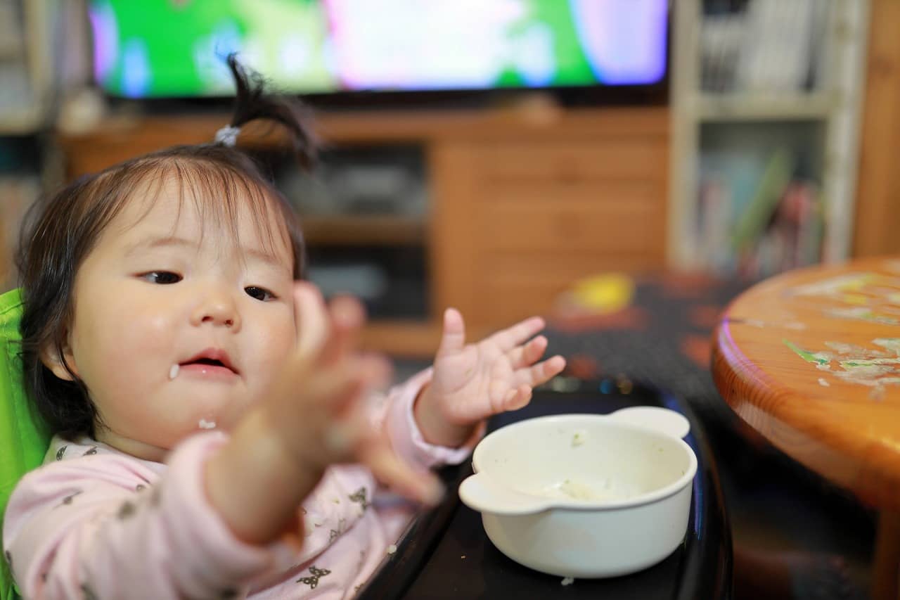 遊び食べは子供や赤ちゃんのアプローチ イライラしない食育と対処方法 はいチーズ Clip