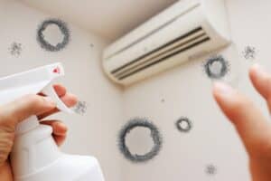 エアコン掃除は自分でできる？　手順と業者へ依頼する費用目安