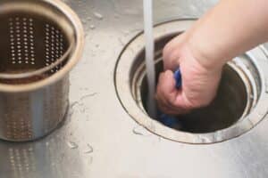 キッチンや浴室の排水口掃除を簡単に！ 重曹やクエン酸を使う方法、便利グッズも紹介
