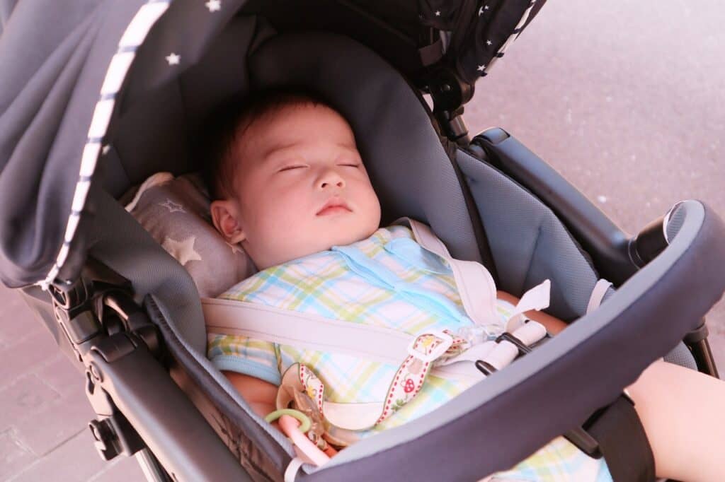 生後5ヶ月の赤ちゃんの成長と発達の特徴 寝返りはいつ 離乳食や夜泣き対策を解説 はいチーズ Clip