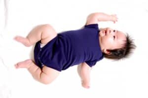 生後3ヶ月の赤ちゃんの成長や発達のポイント！　身長や体重、睡眠時間は？