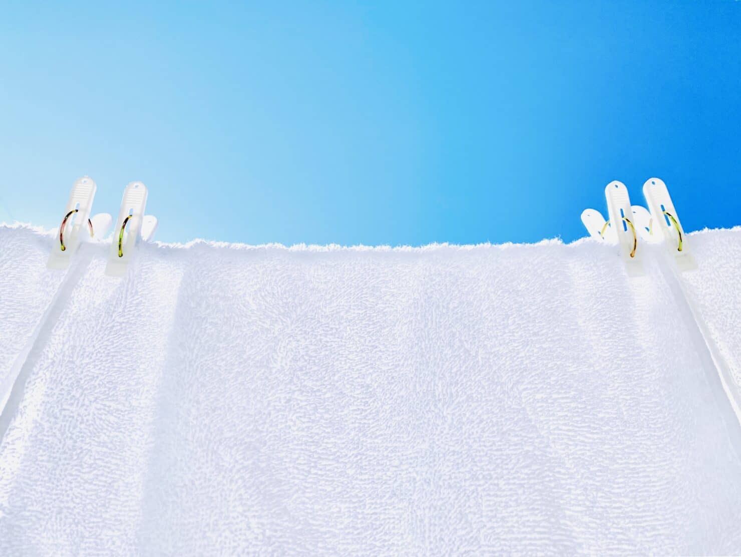正しいシーツの洗い方、干し方とは？　早く乾くコツやシーツ干しに便利なグッズを紹介