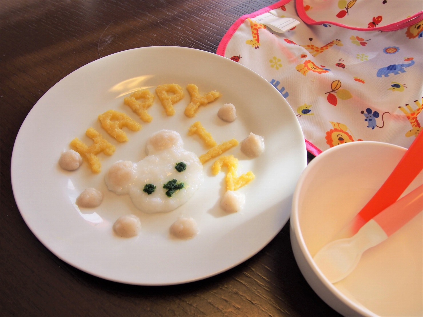 離乳食ケーキを与える際の注意点：お祝いの文字で華やかさアップ