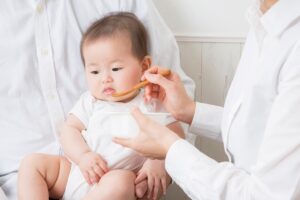 赤ちゃんが離乳食を食べないのはなぜ？ 食べてくれない原因と8つの対策方法を紹介！