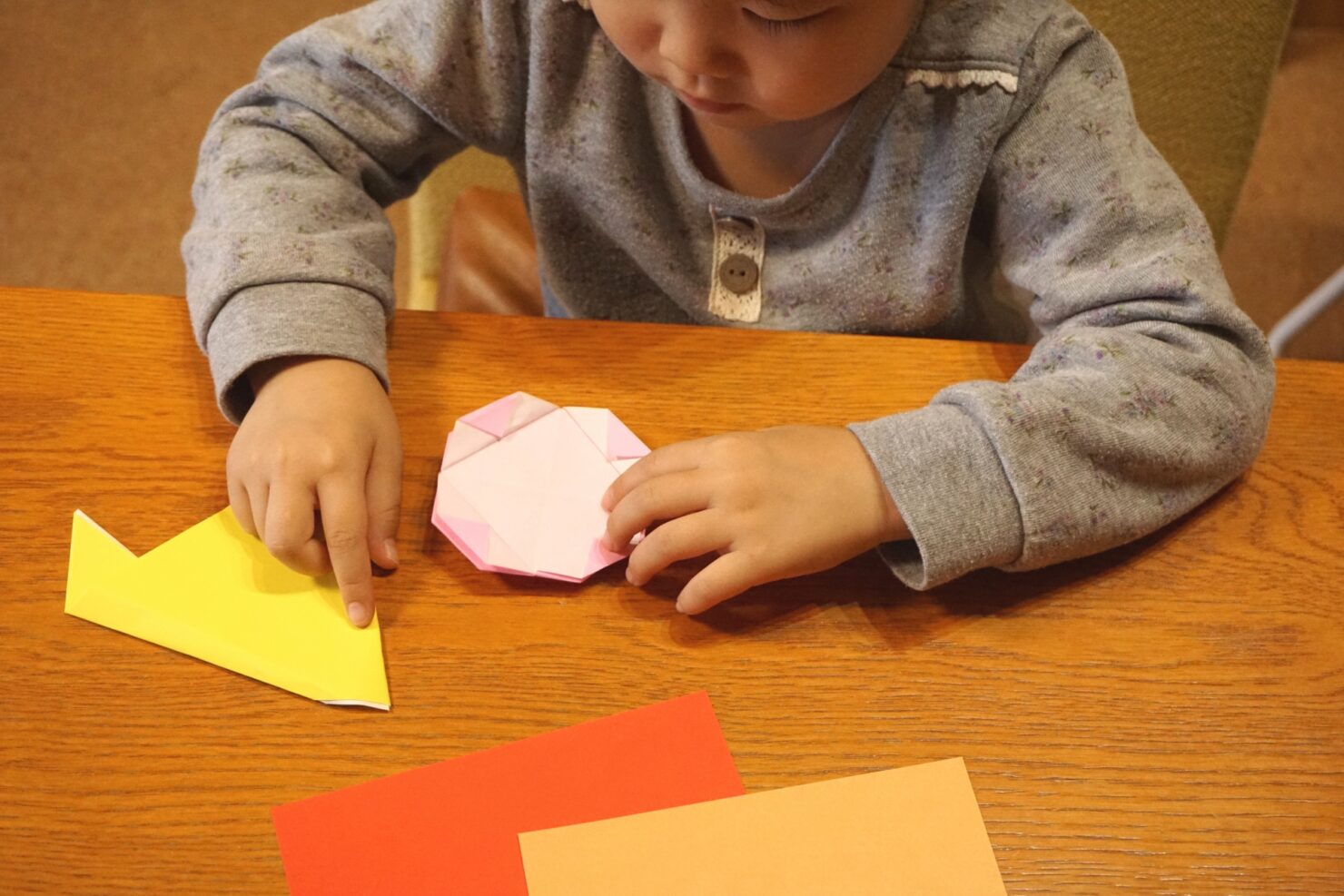 折り紙で リボン を作ってみよう 簡単な折り方から立体的な応用編まで解説 はいチーズ Clip