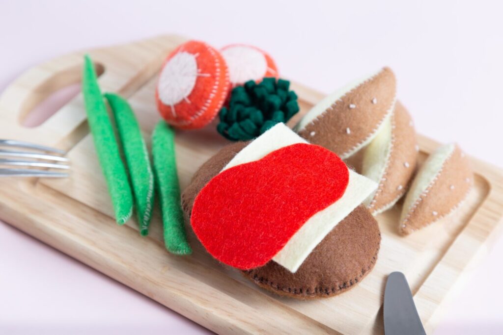 手芸好きママ必見 フェルトで作るままごとセットとは 魅力や作り方を解説 はいチーズ Clip